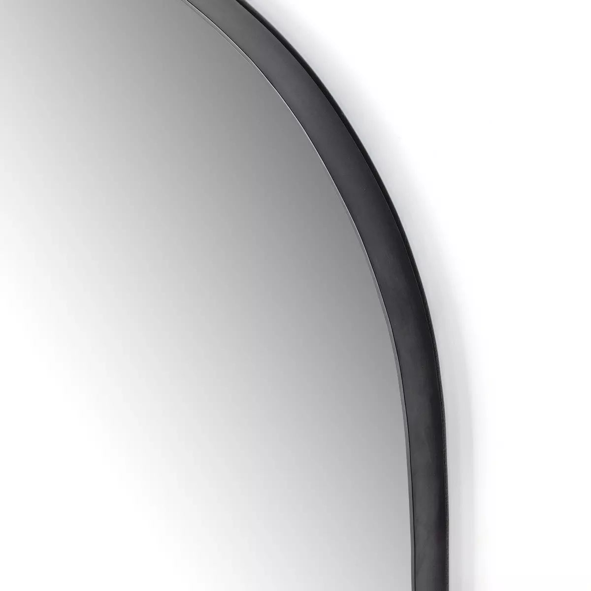 Gisele Mirror