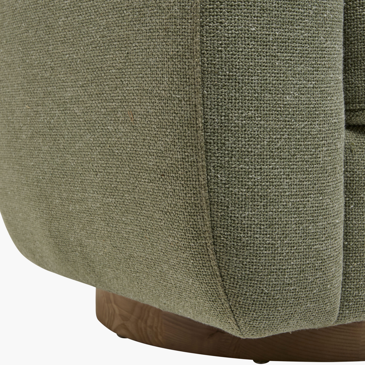 Loma Swivel Chair