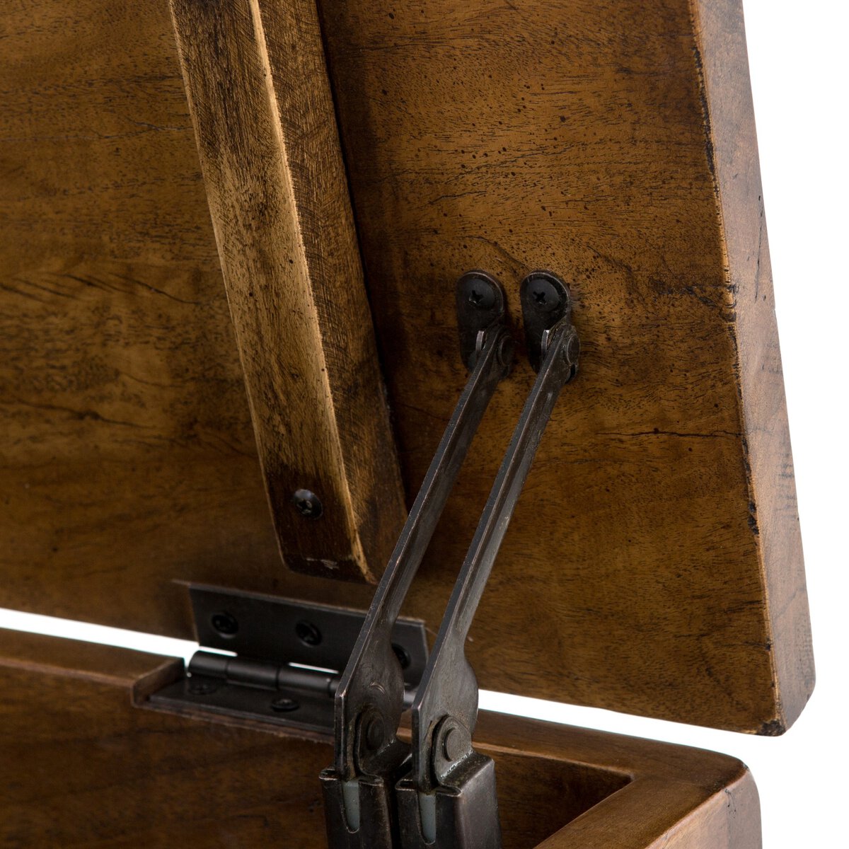 Delleker Trunk