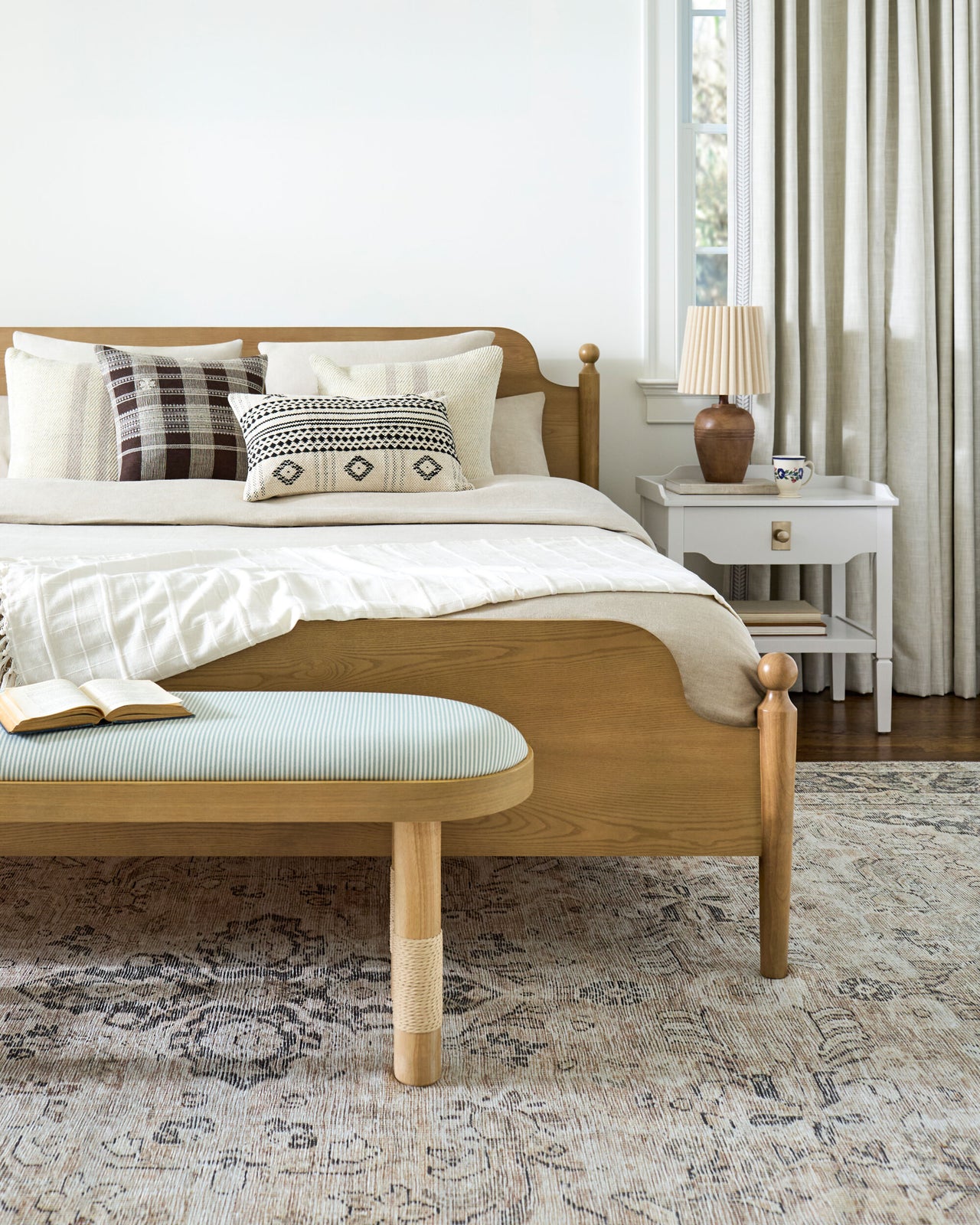 Adella Bed